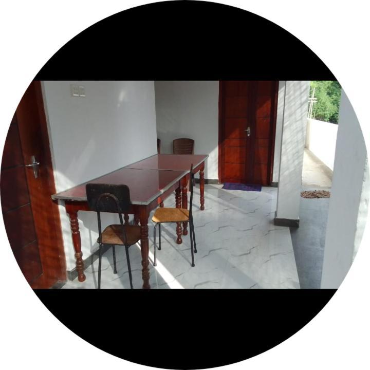 Dinesh Guest House Kataragama Exterior foto