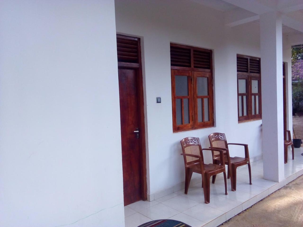 Dinesh Guest House Kataragama Exterior foto