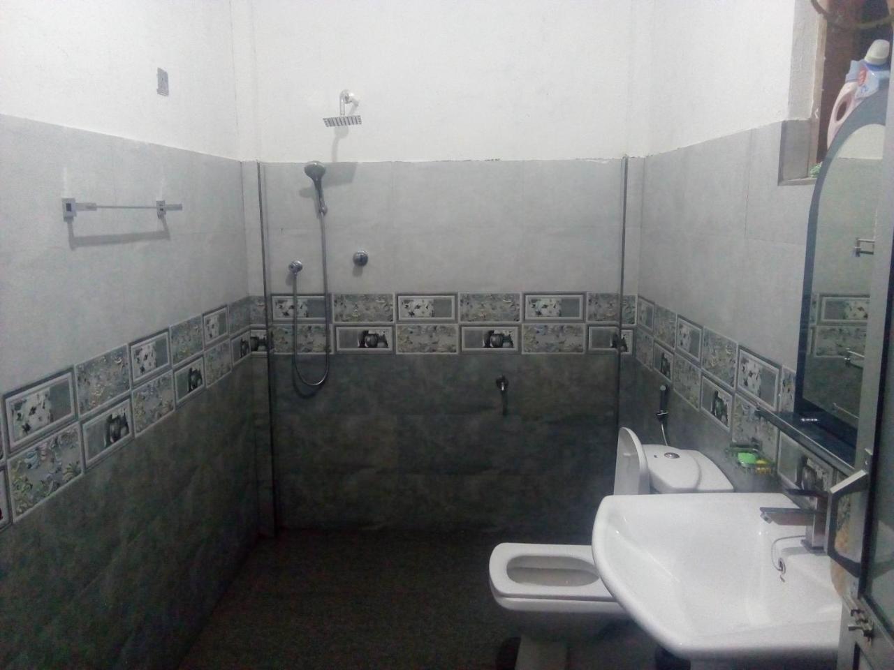 Dinesh Guest House Kataragama Exterior foto